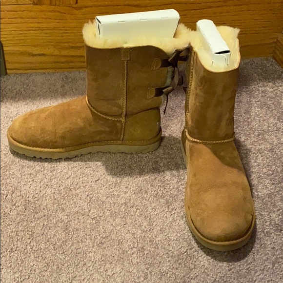 UGG Shoes - Bailey Bow chestnut short uggs